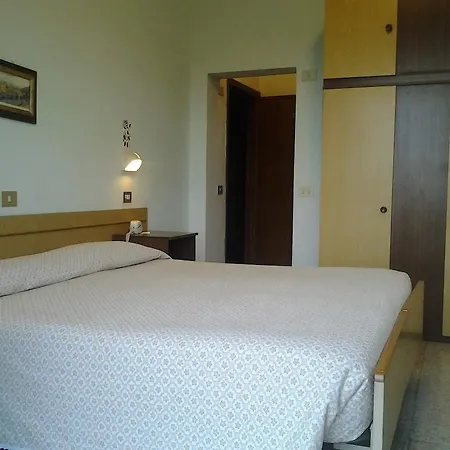 Paola Hotel 2*