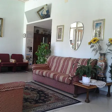 Paola Hotel